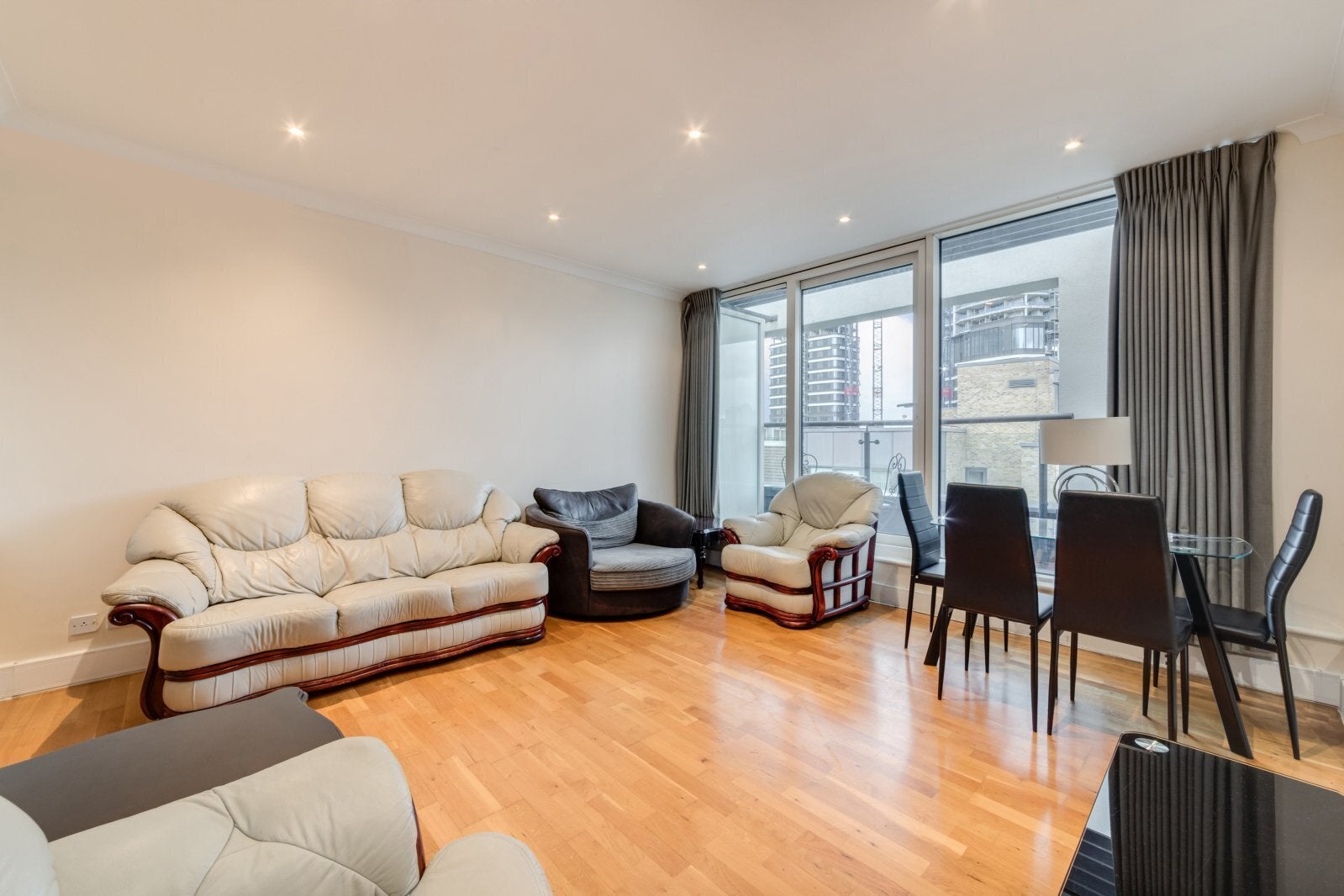 Flat Cotton Street in Greater London
