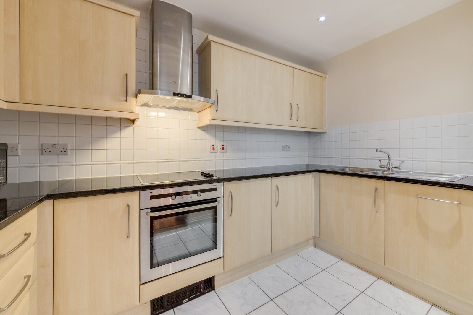 Flat Cotton Street in Greater London