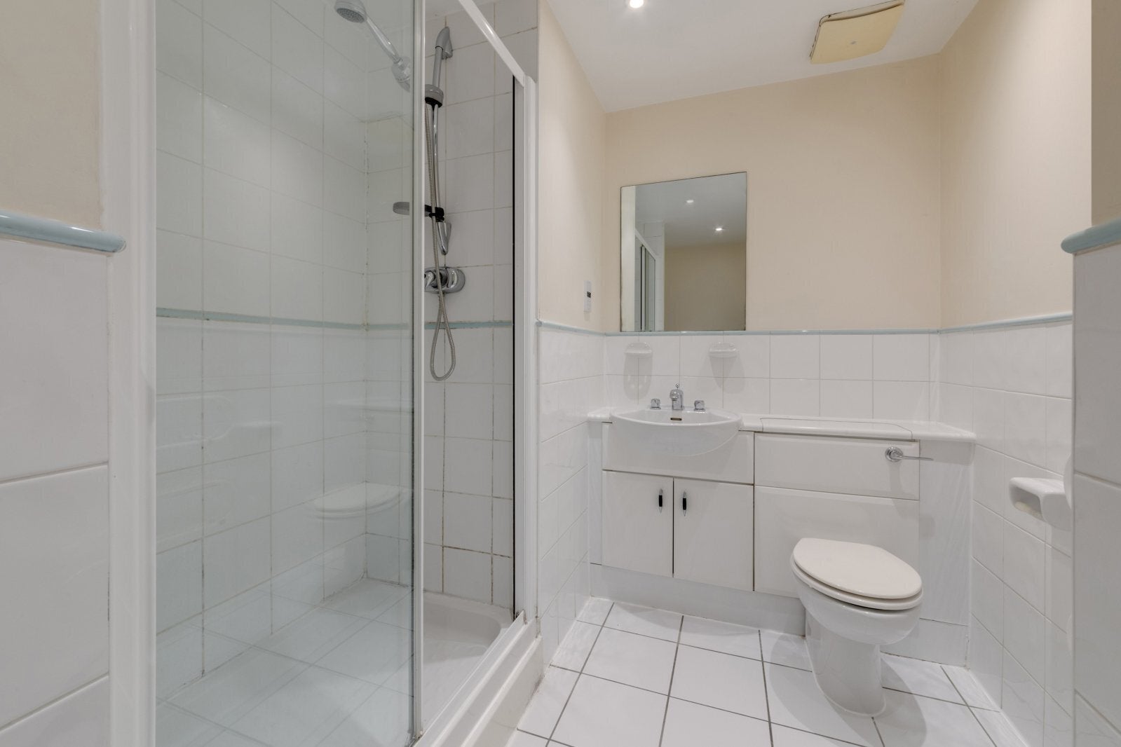 Flat Cotton Street in Greater London