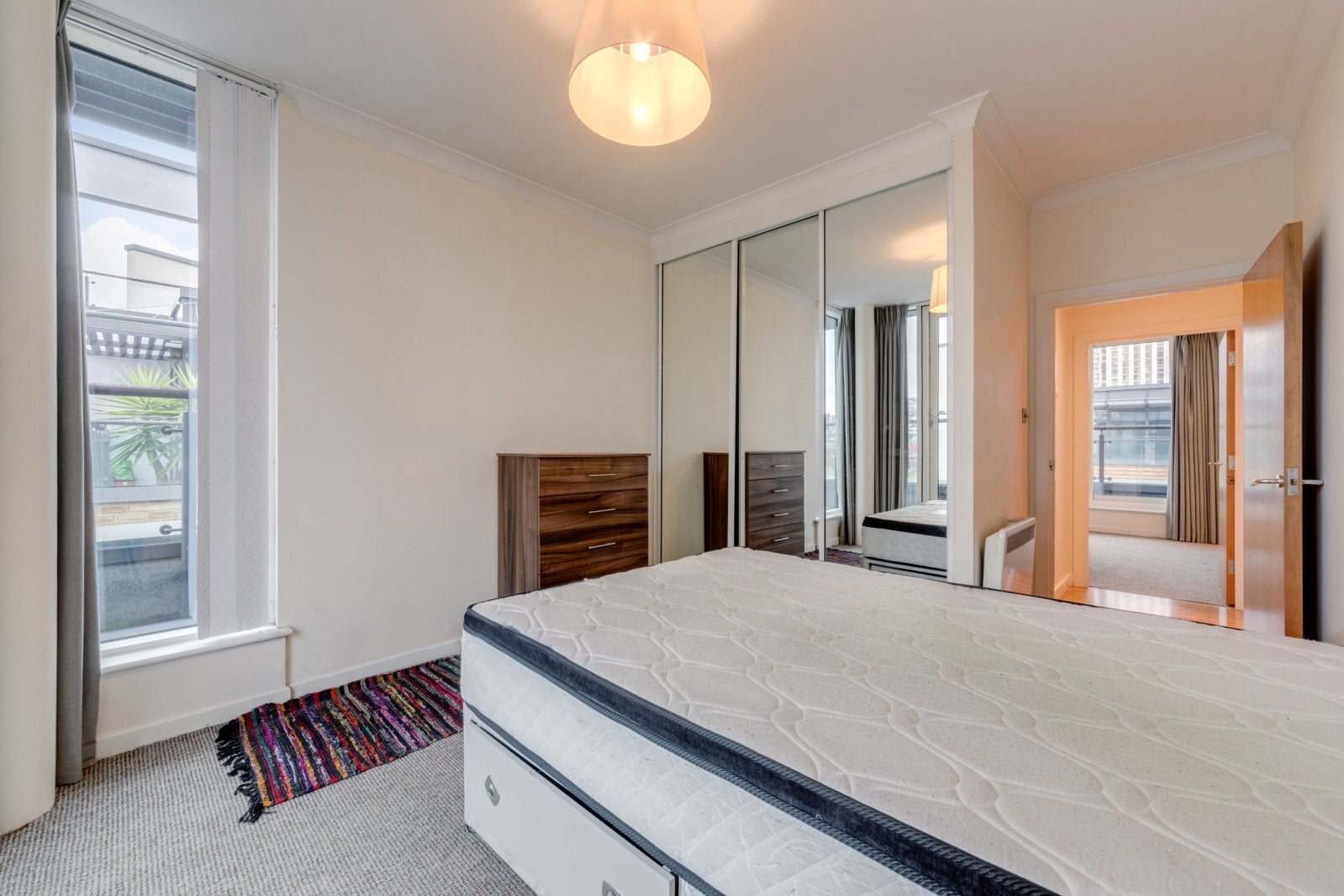 Flat Cotton Street in Greater London