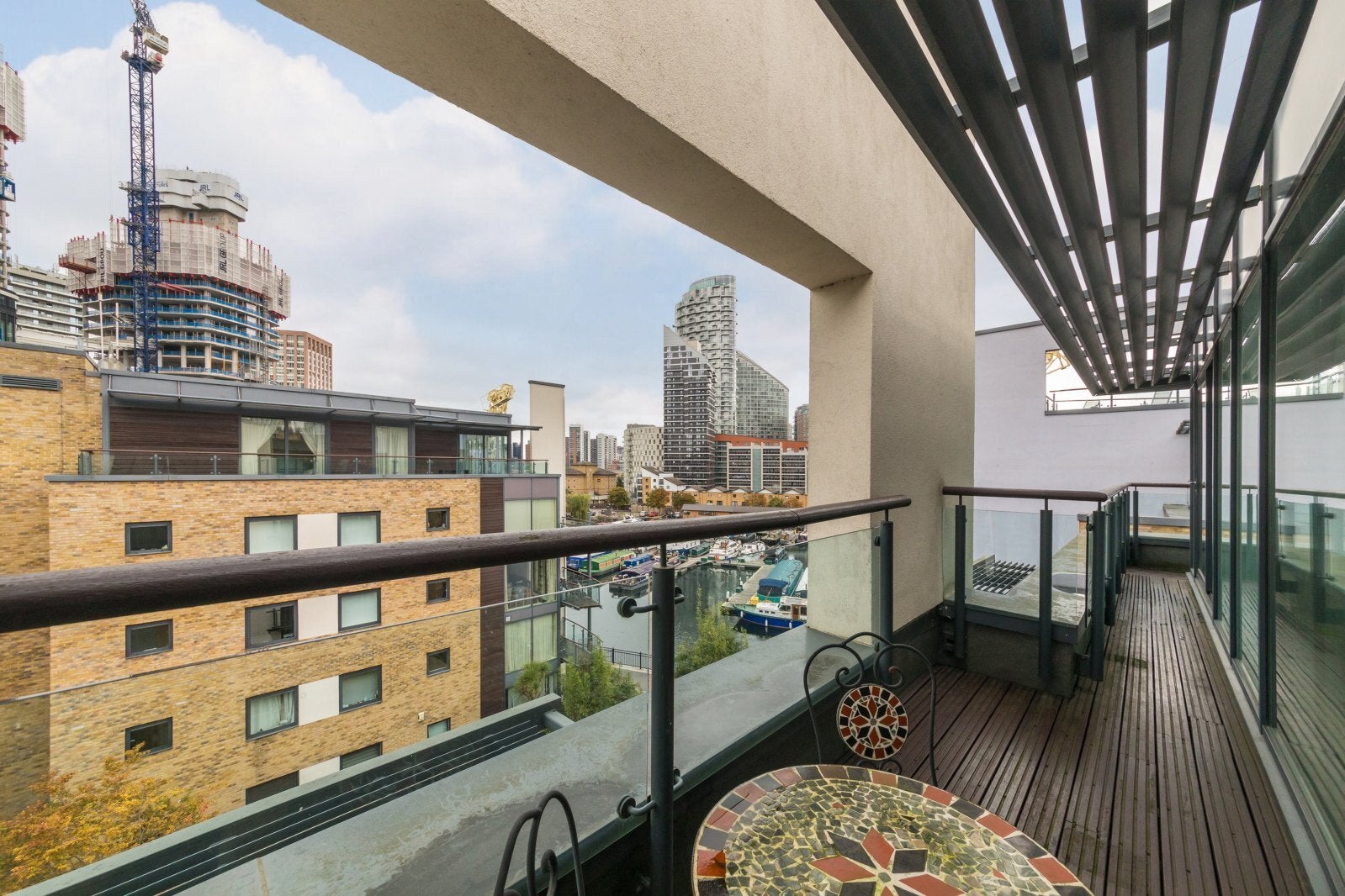 Flat Cotton Street in Greater London