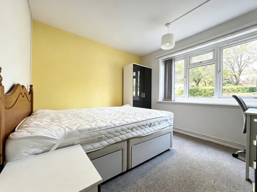 Room Elizabeth Avenue in Exeter