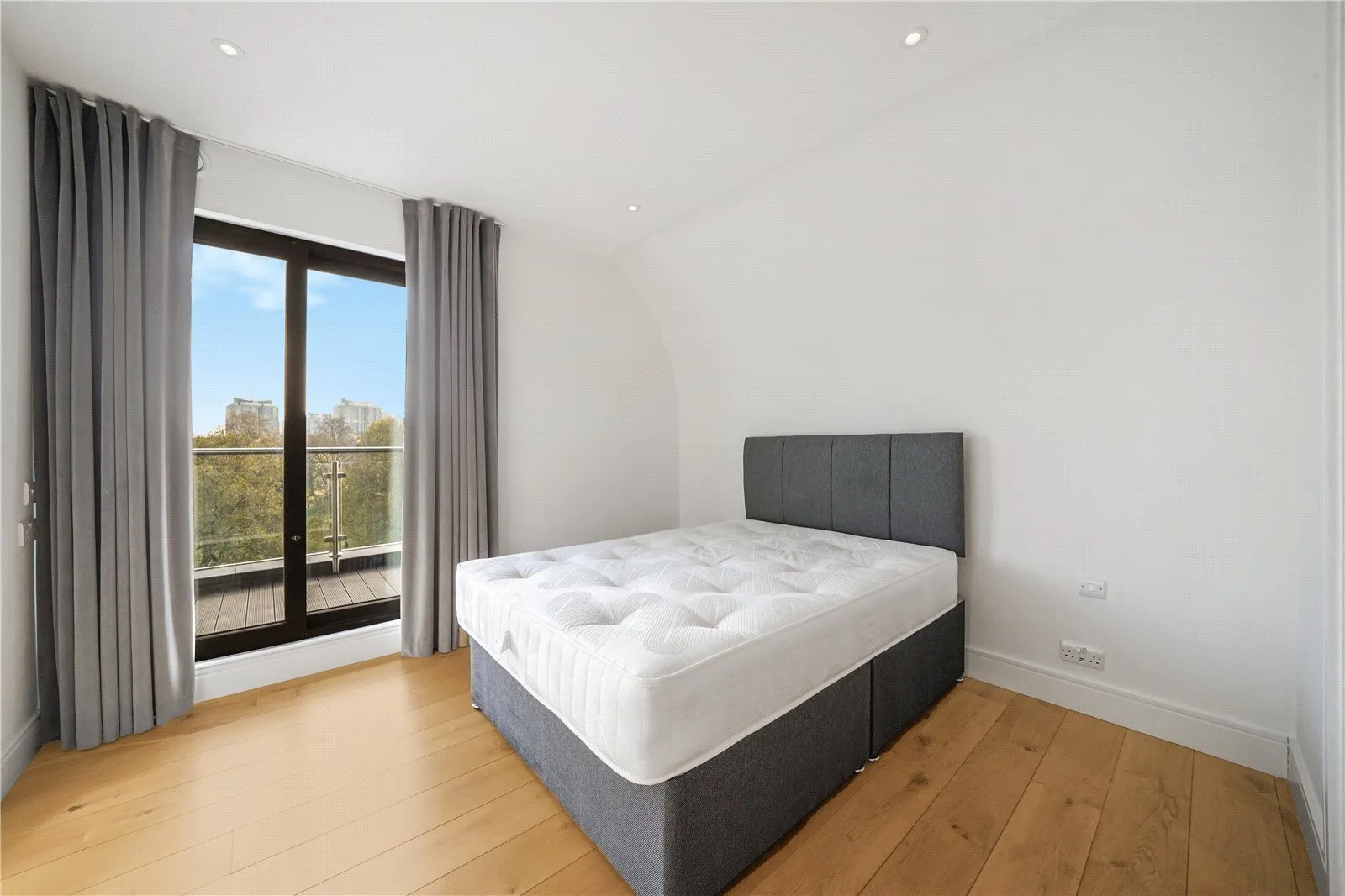 Flat Rifle Court in Greater London