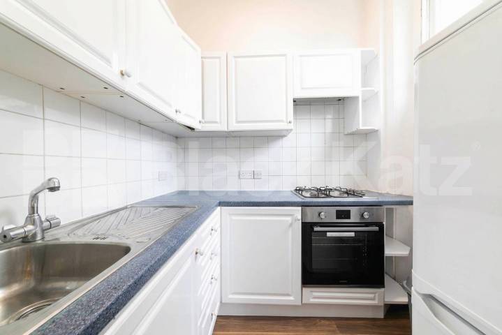 Flat Belsize Road in London