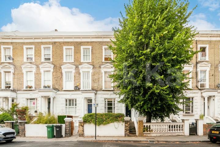 Flat Belsize Road in London