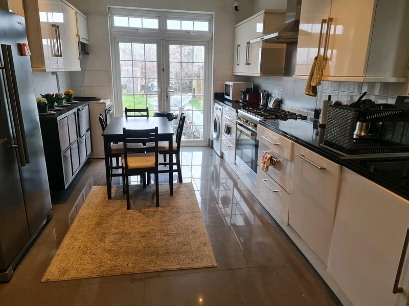 Room Grand Drive in Greater London