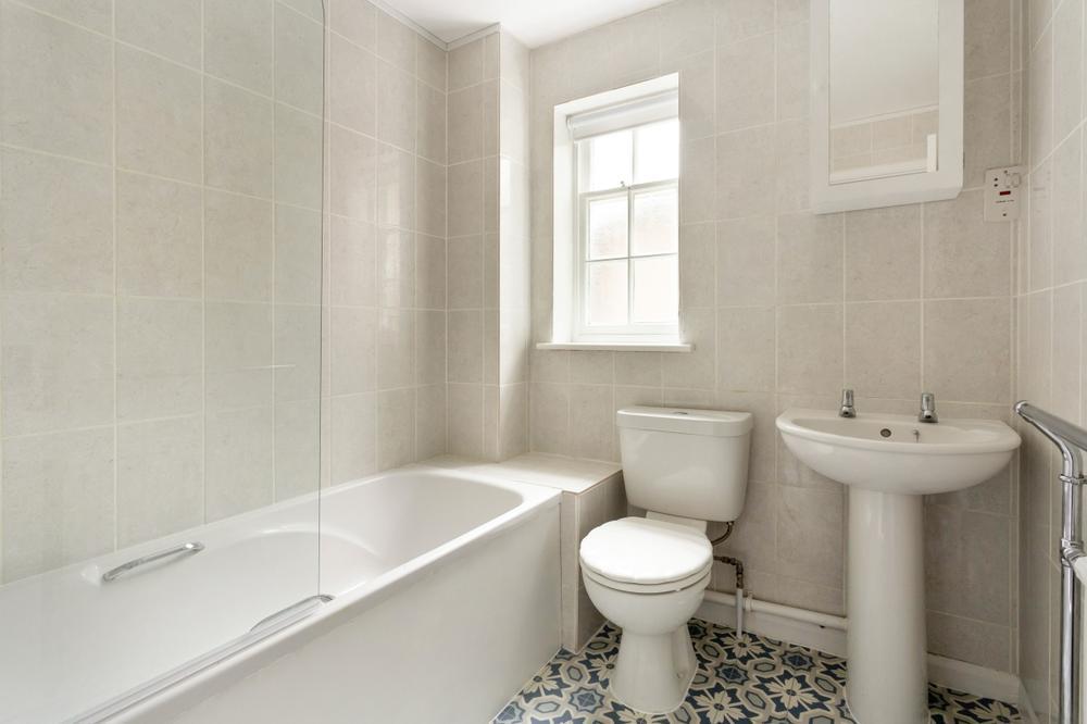 Flat Gloucester Terrace in City of Westminster