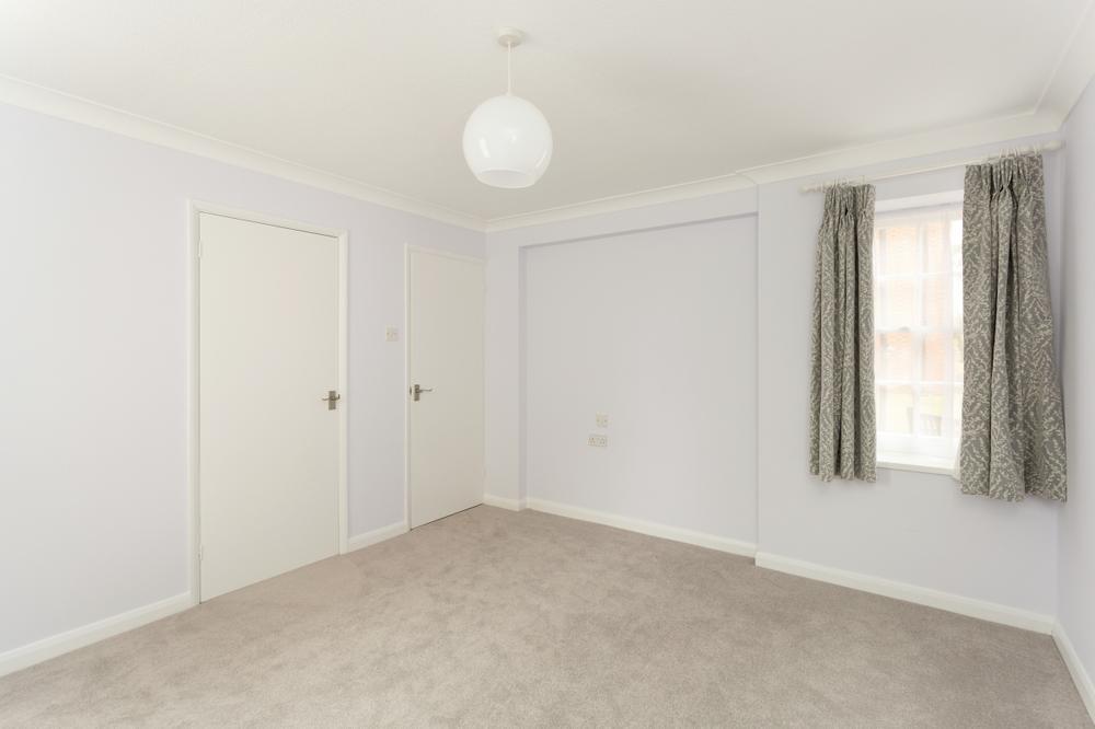 Flat Gloucester Terrace in City of Westminster