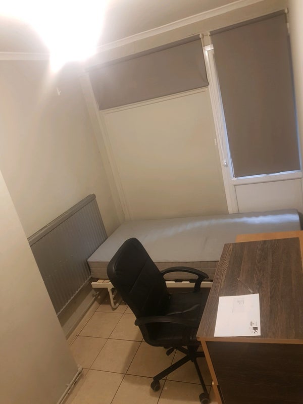 Room Twyford Street in Greater London