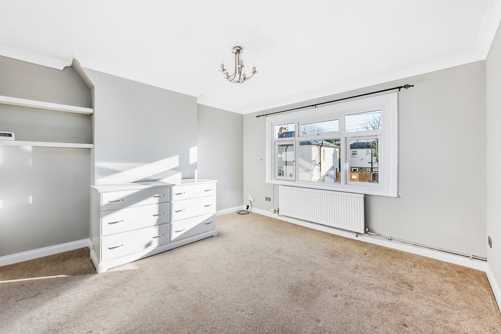Flat Cedar Grove in Greater London