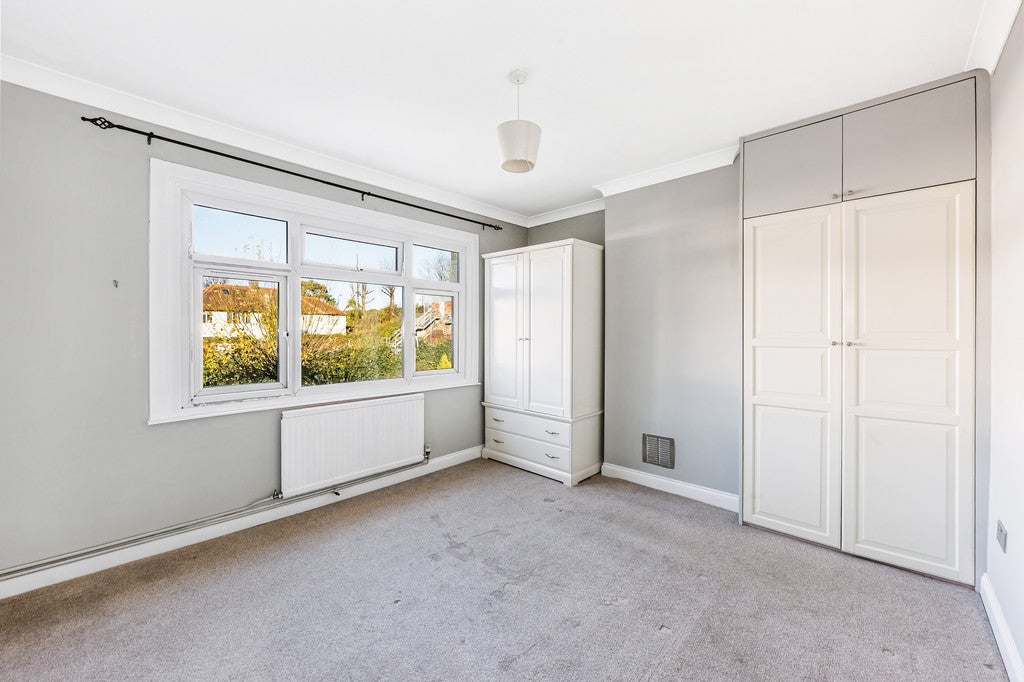 Flat Cedar Grove in Greater London