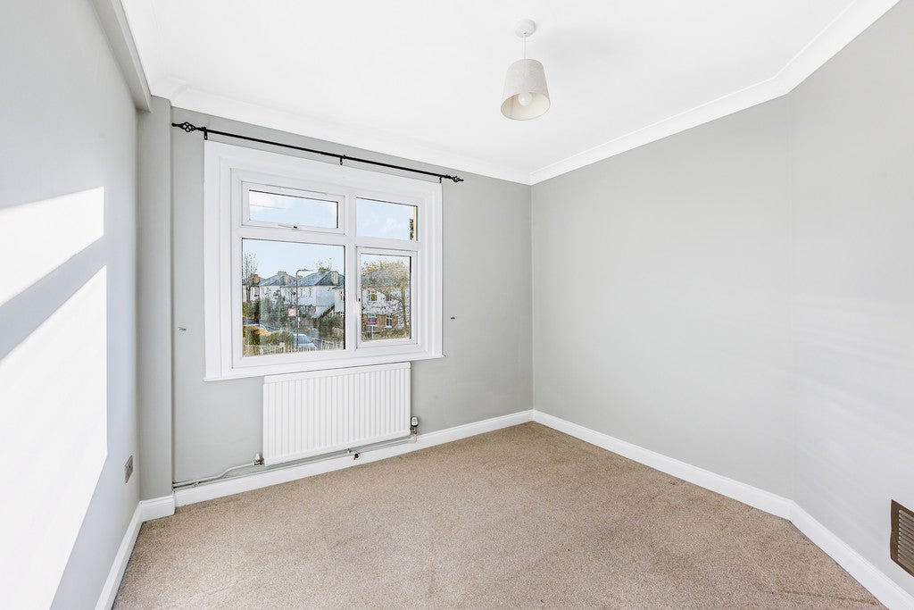 Flat Cedar Grove in Greater London