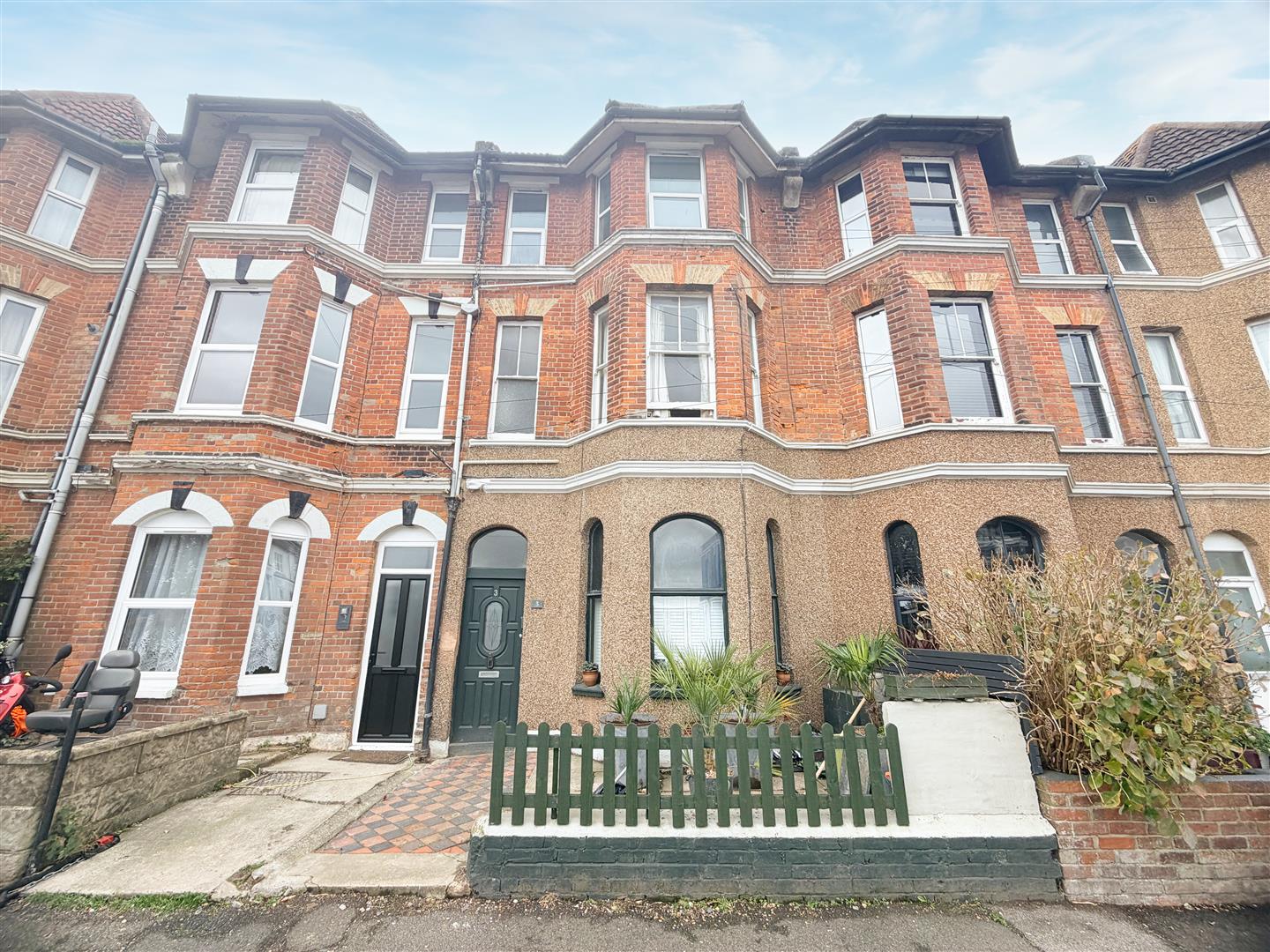 Flat Horntye Road in St Leonards