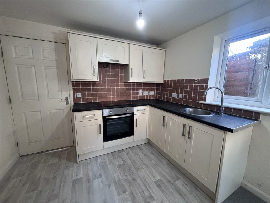 Flat Belle Vue Road in Rushmoor