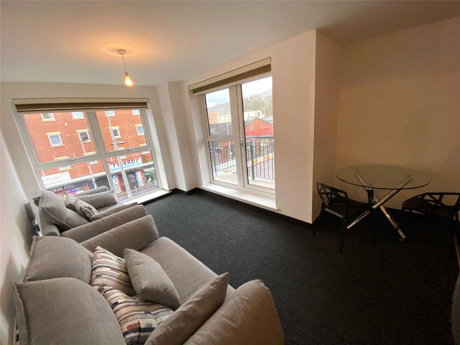 Flat Wilmslow Road in Manchester