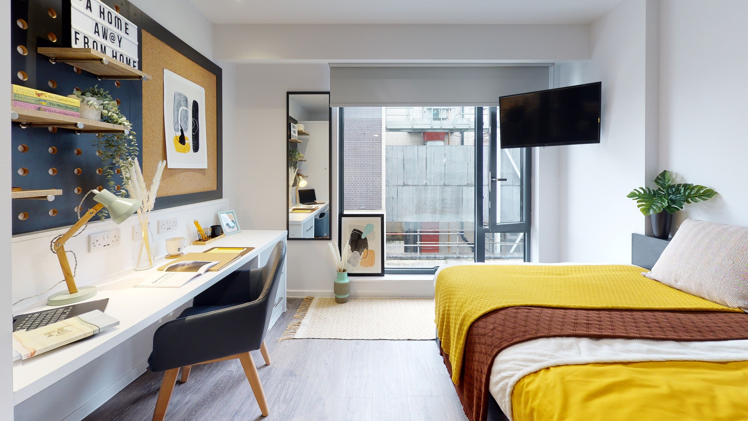 Room Euston Road in Greater London