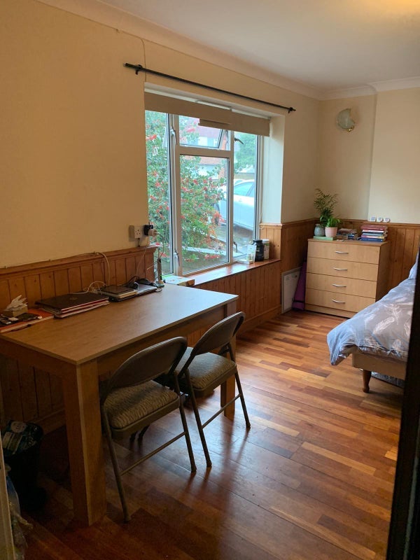 Flat Southbourne Gardens in Greater London