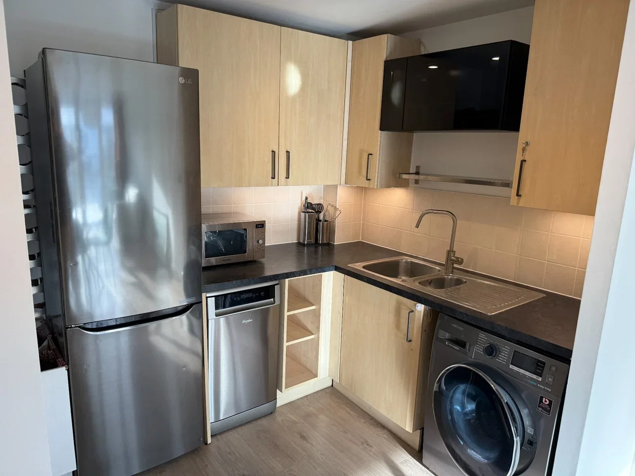 Flat Candle Street in Greater London