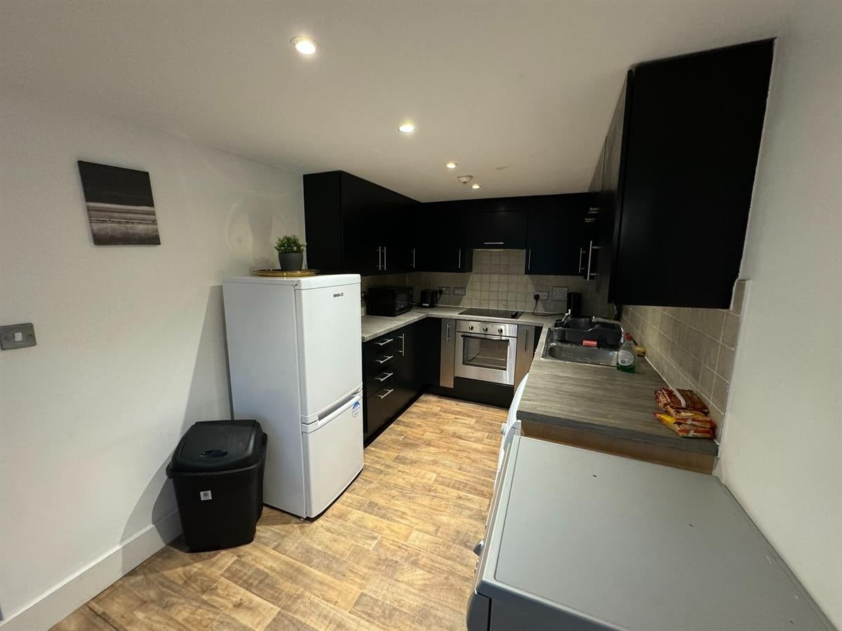 Flat Cadogan Road in Greater London