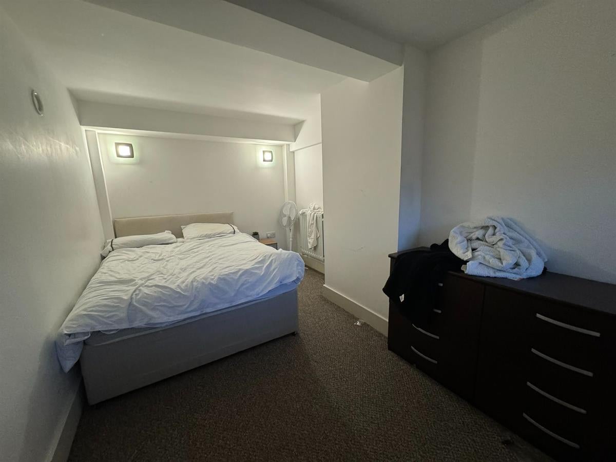 Flat Cadogan Road in Greater London