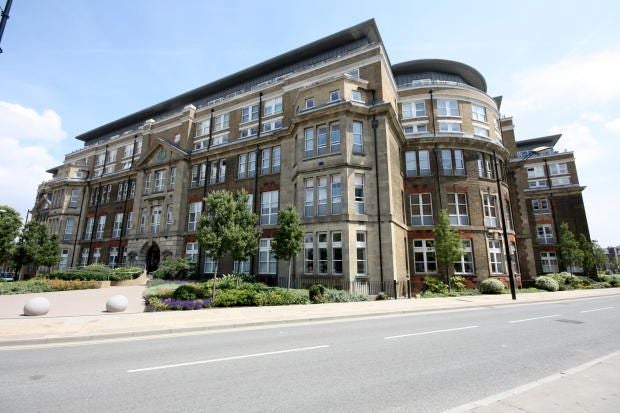 Flat Cadogan Road in Greater London