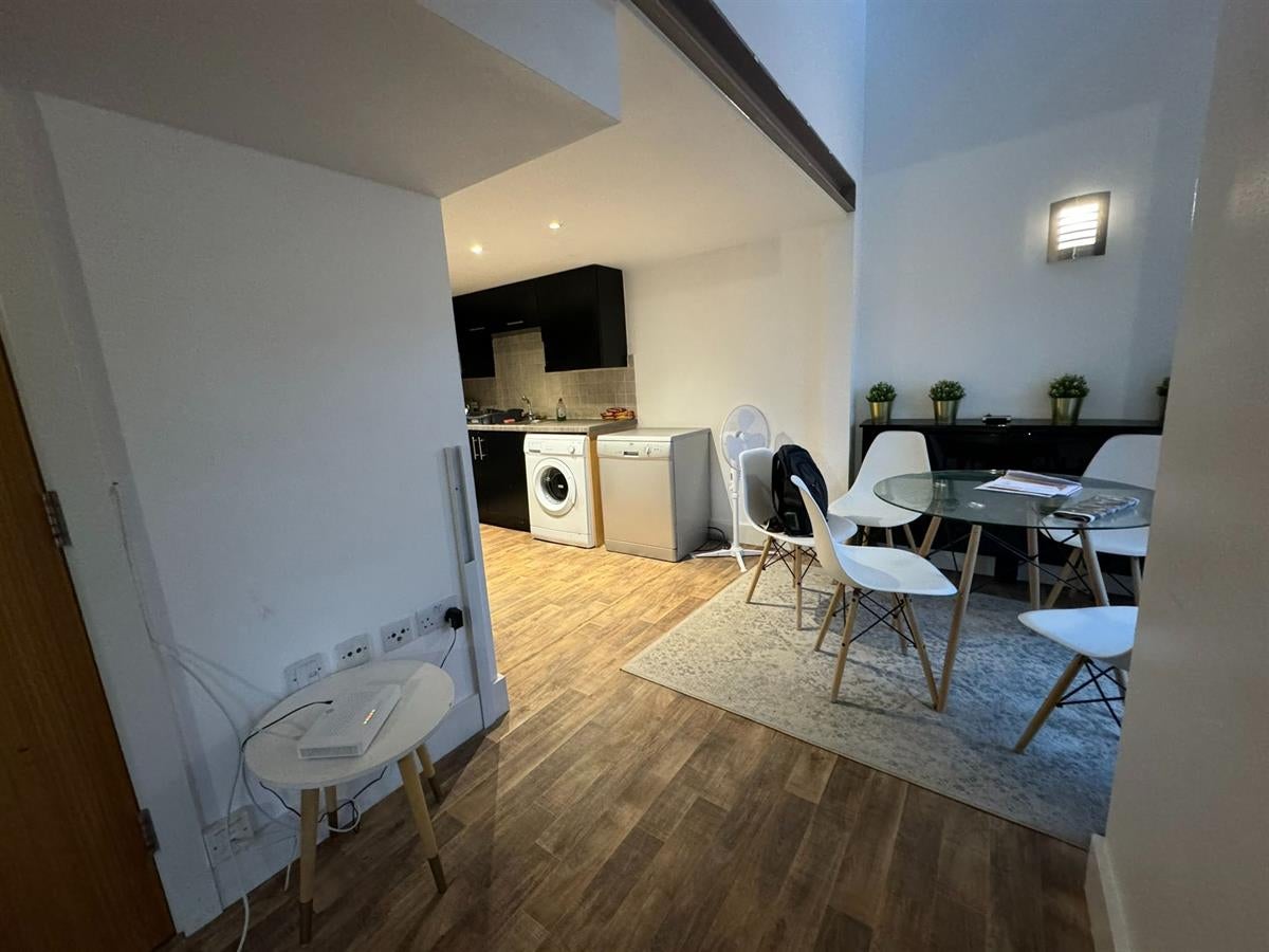 Flat Cadogan Road in Greater London