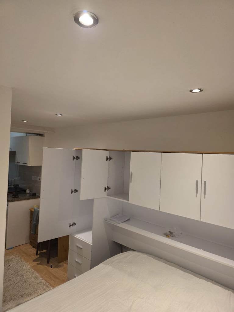 Flat Ballards Way in Greater London