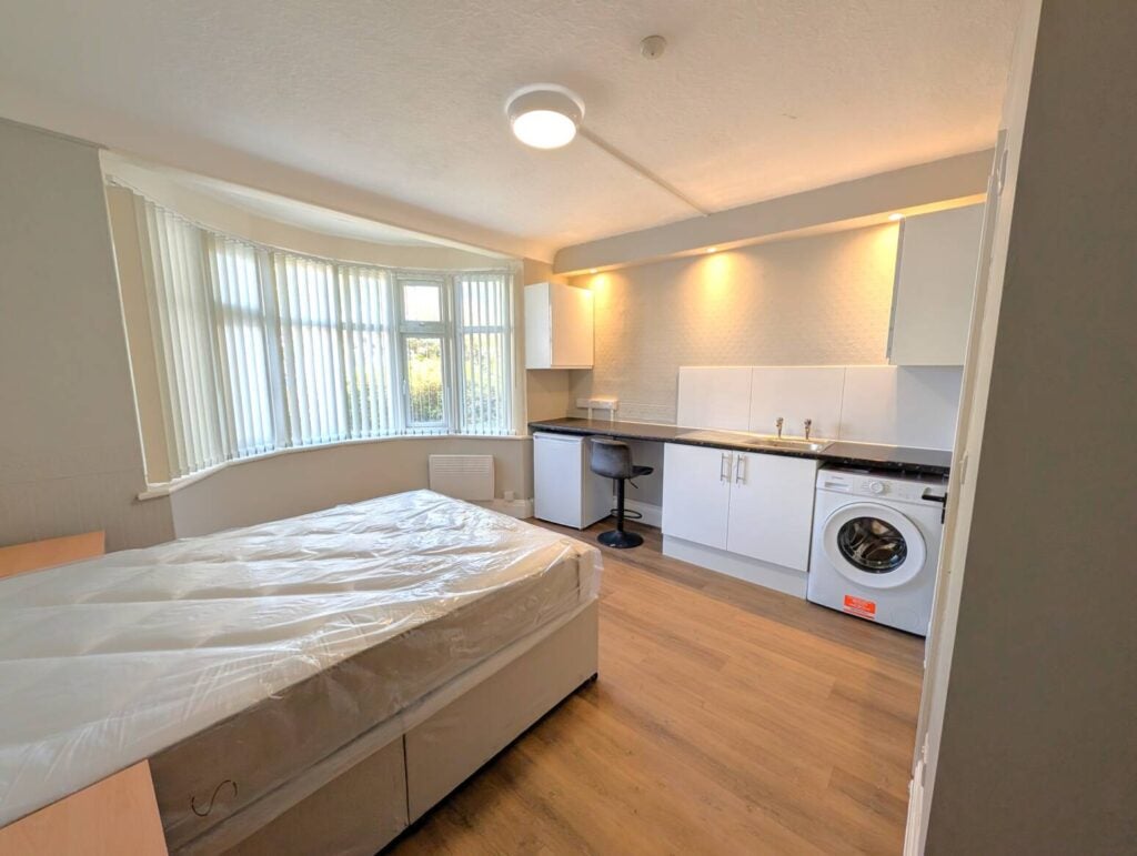 Flat Southfields in Greater London