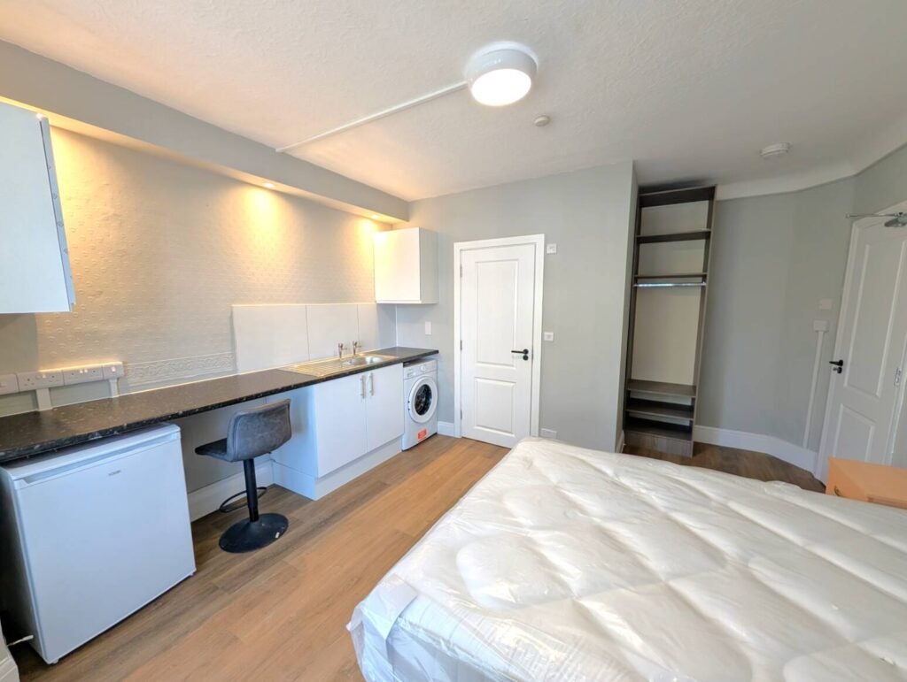 Flat Southfields in Greater London