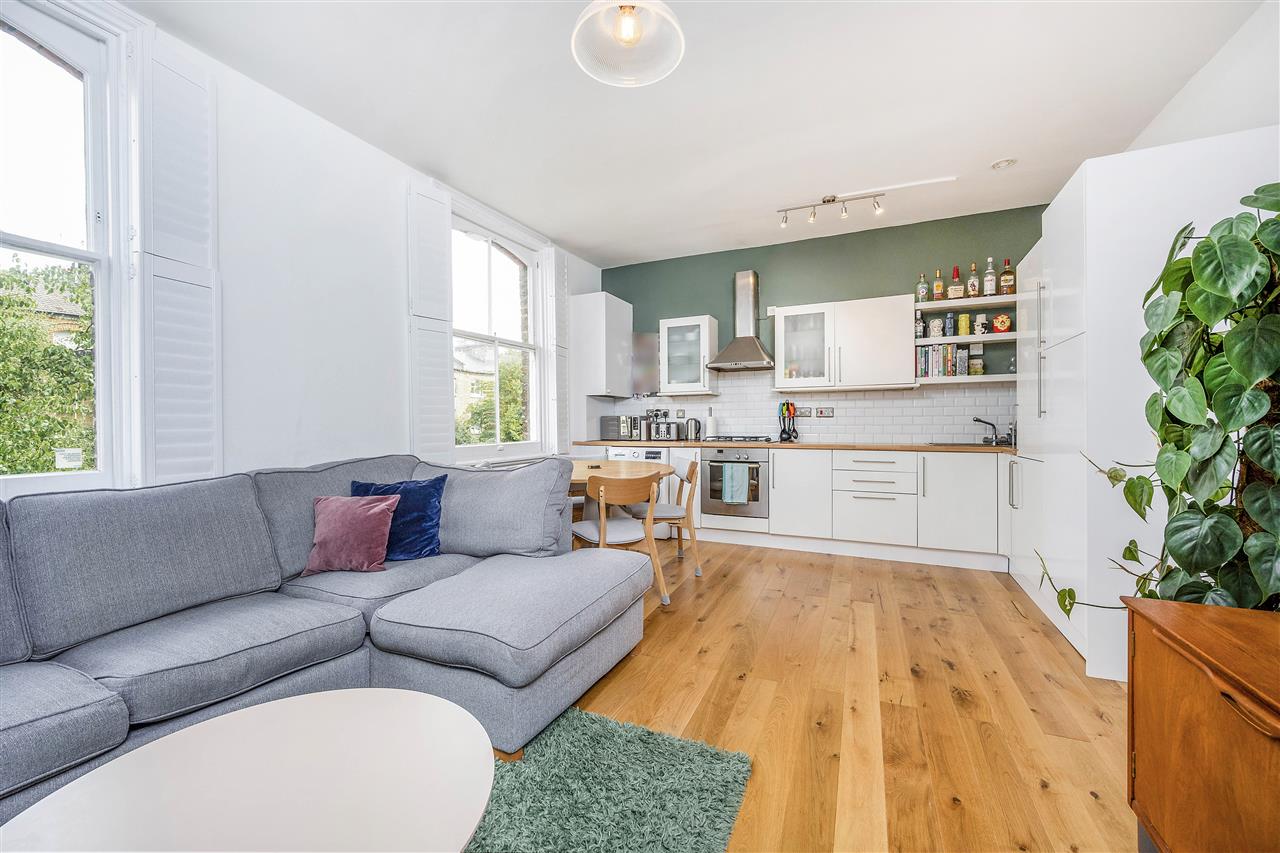 Flat Tufnell Park Road in Greater London