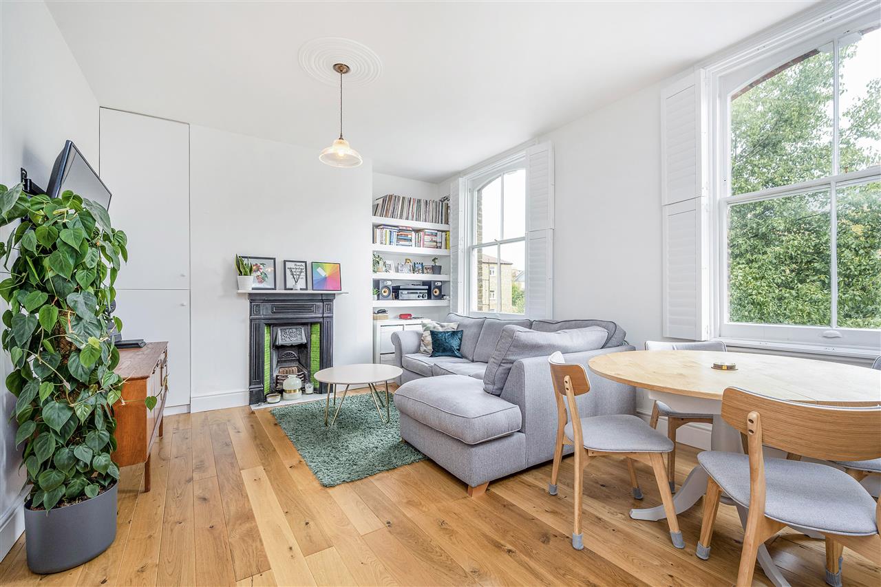 Flat Tufnell Park Road in Greater London