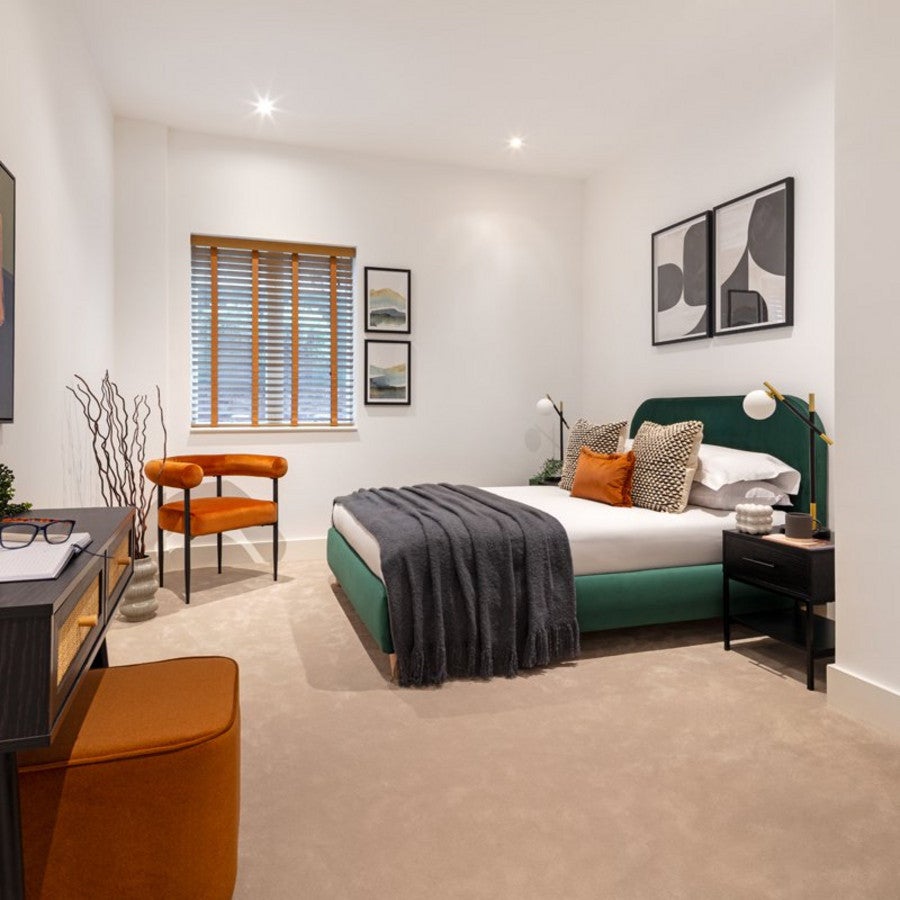 Flat Danvers Avenue in Greater London