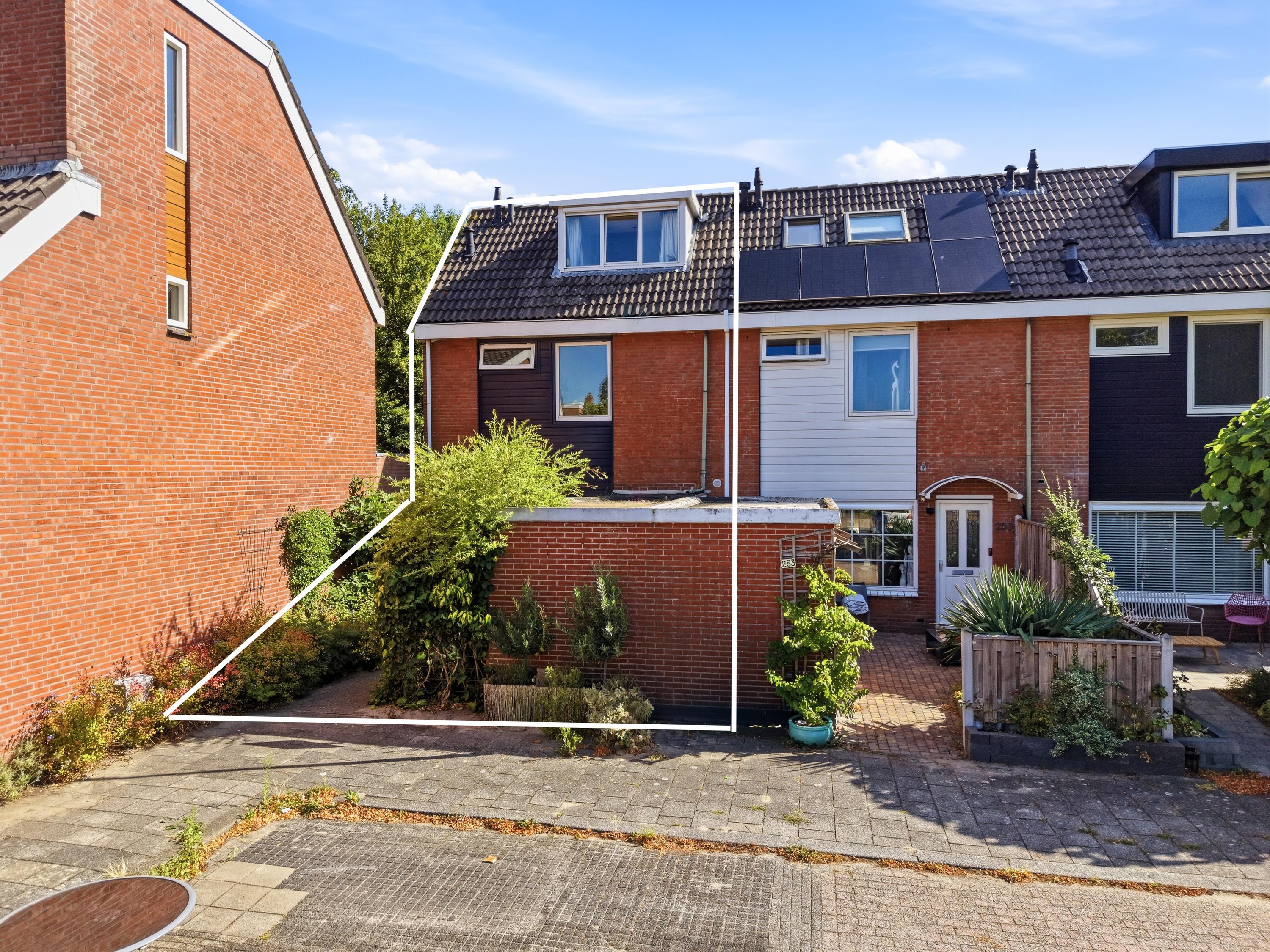 Huis Lindholm 255 in Hoofddorp