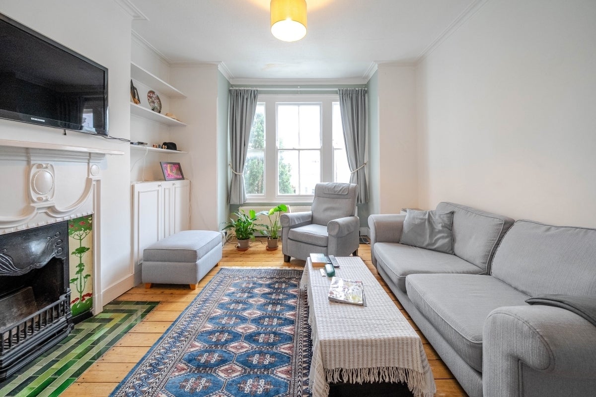Flat Waldron Road in Greater London
