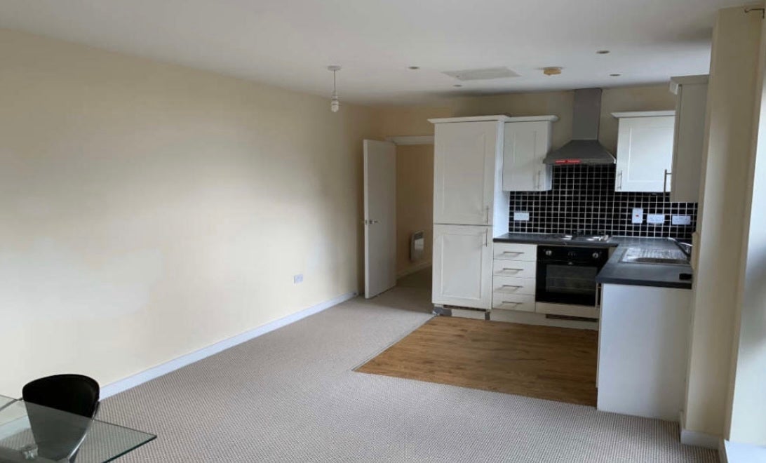 Flat Havelock Street in Greater London