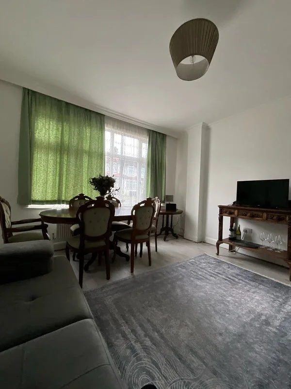 Room Evesham Road in Greater London