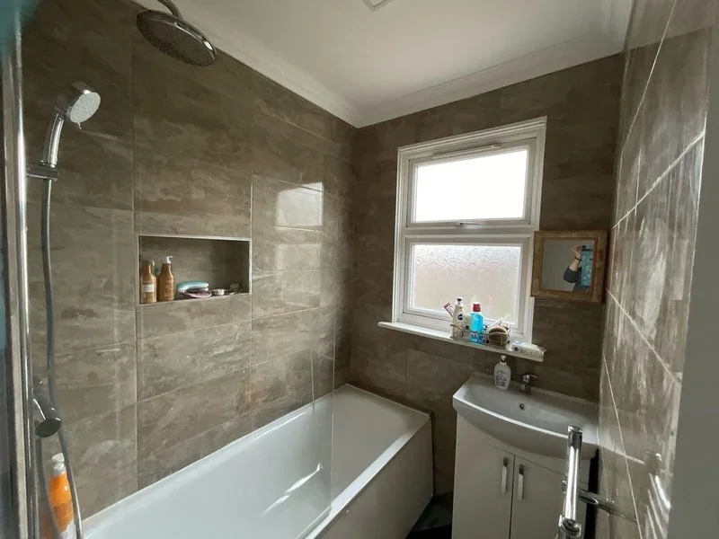 Room Evesham Road in Greater London