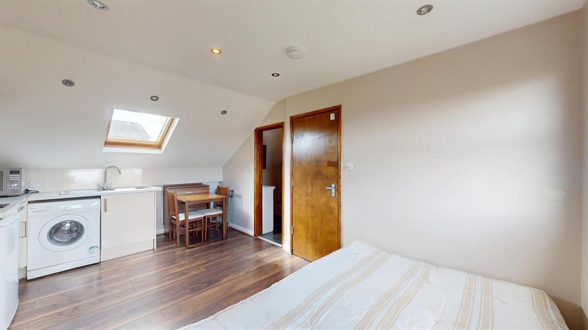 Flat Blackstock Road in Greater London