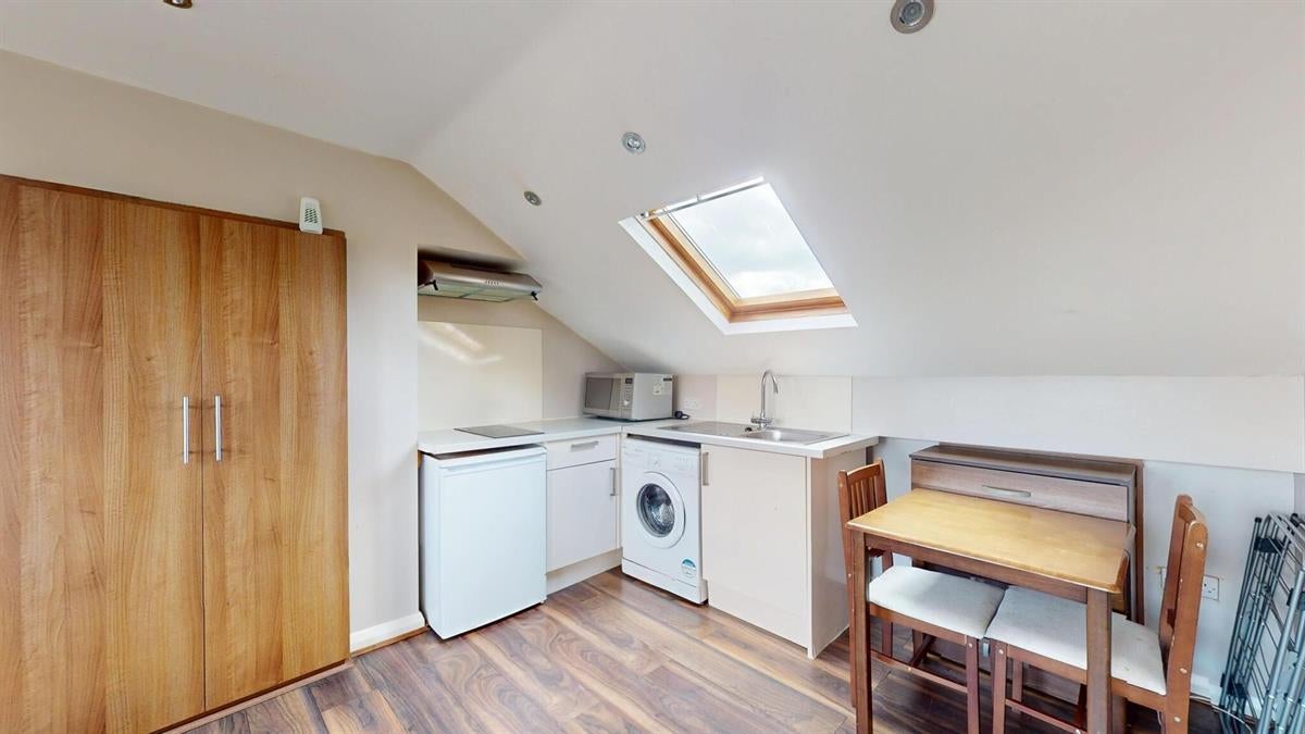 Flat Blackstock Road in Greater London