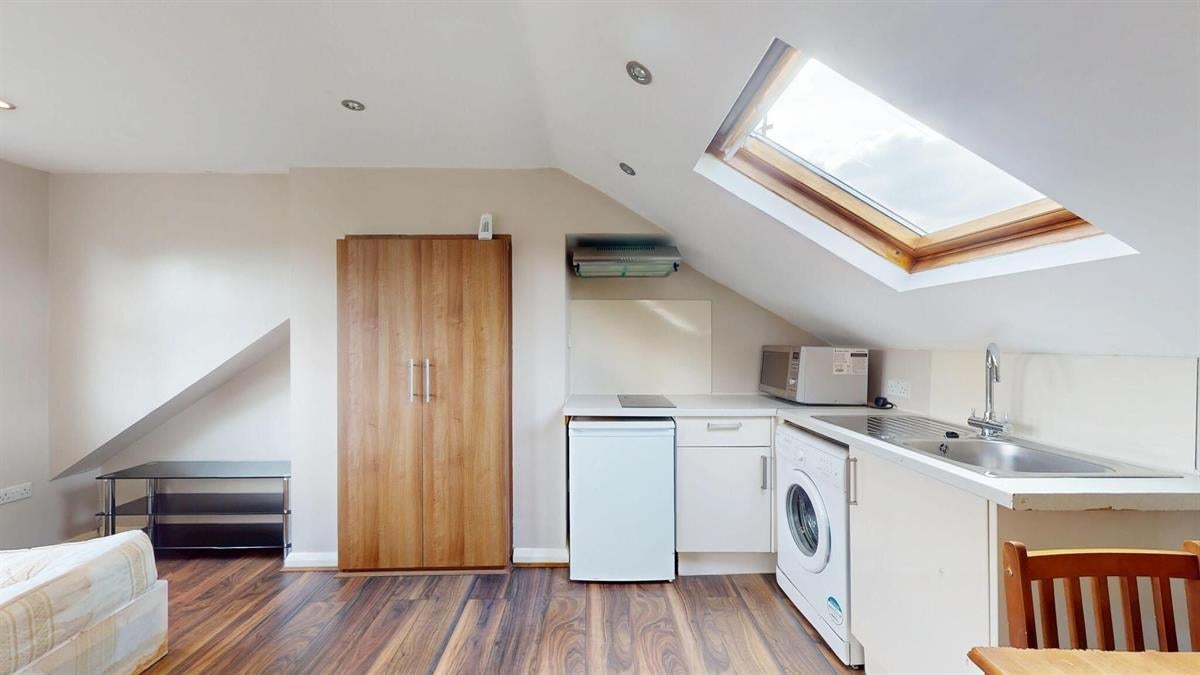 Flat Blackstock Road in Greater London