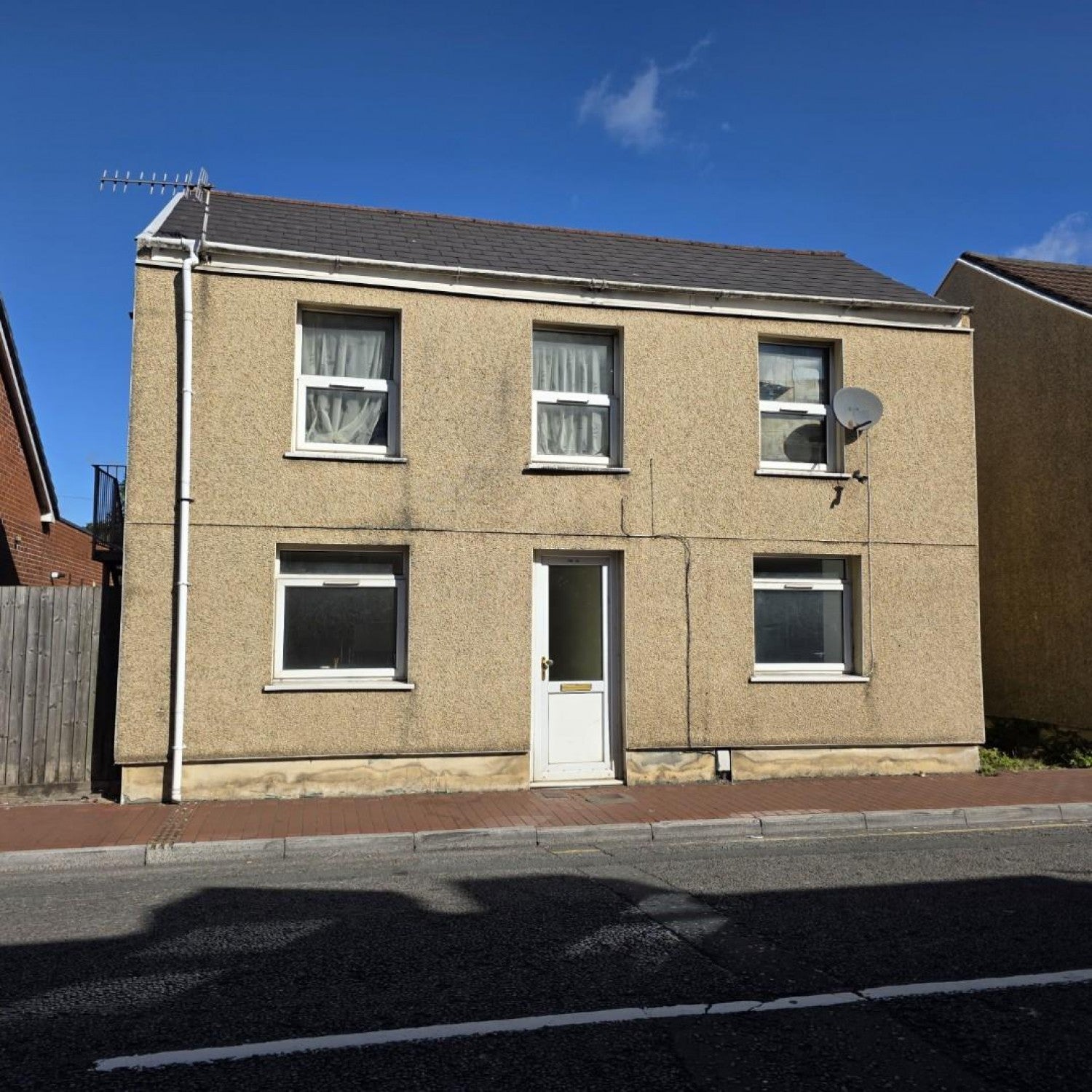 Flat Briton Ferry Road in Neath