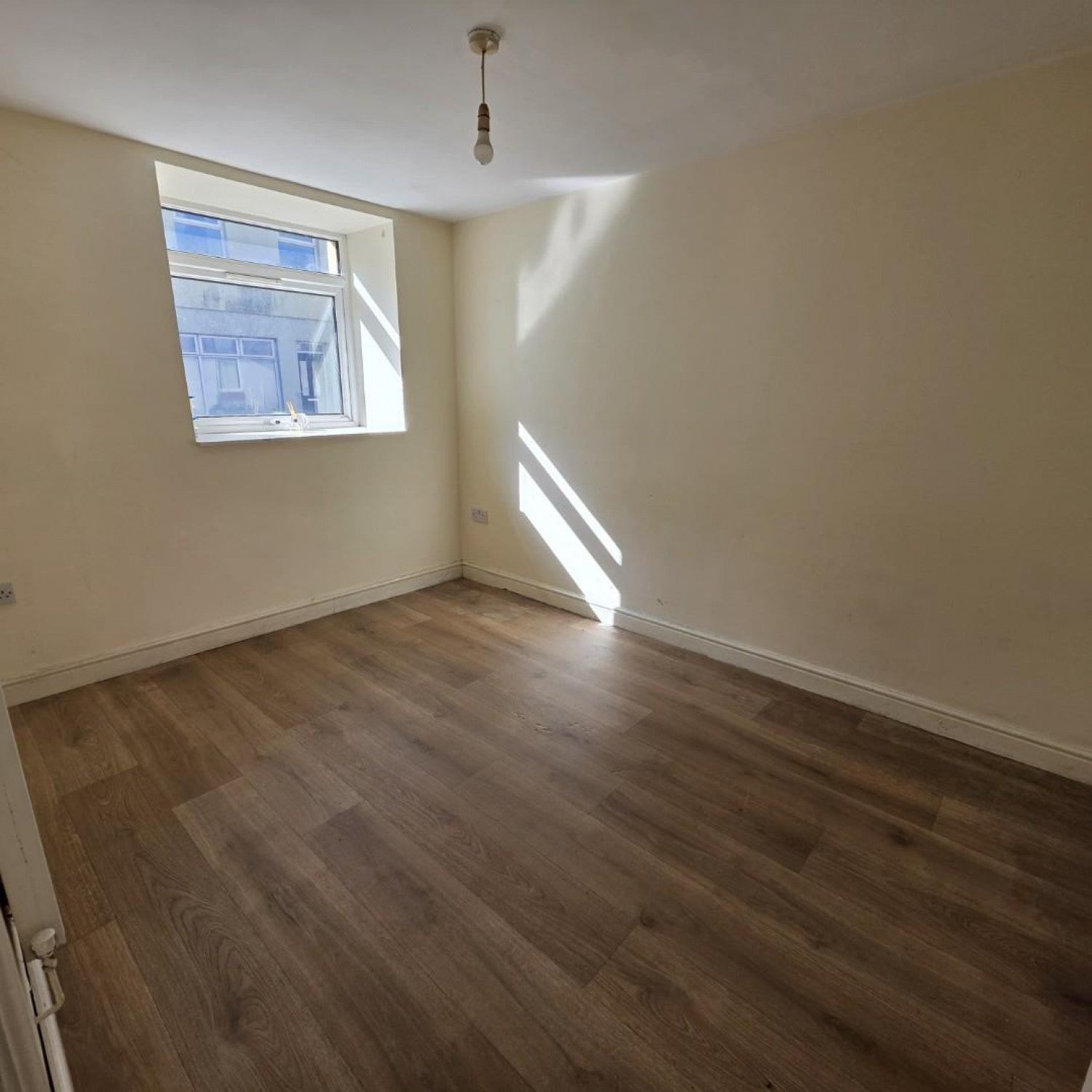 Flat Briton Ferry Road in Neath