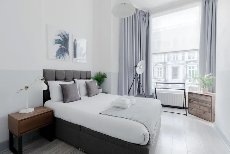 Flat Nevern Road in Greater London