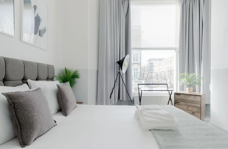 Flat Nevern Road in Greater London