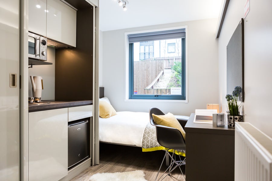 Room Market Road in Greater London