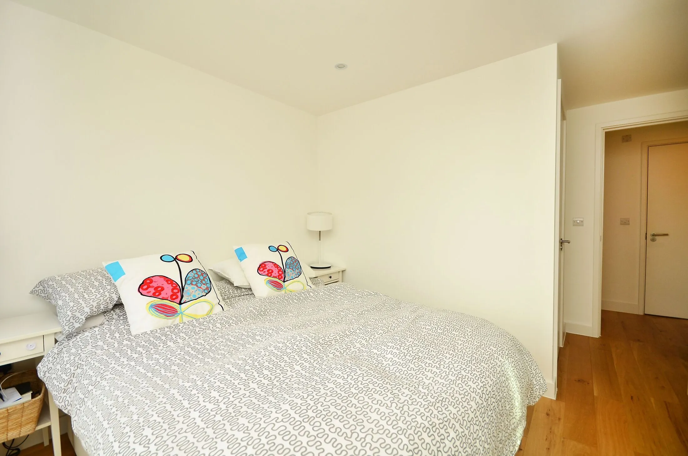 Flat Prebend Street in Greater London