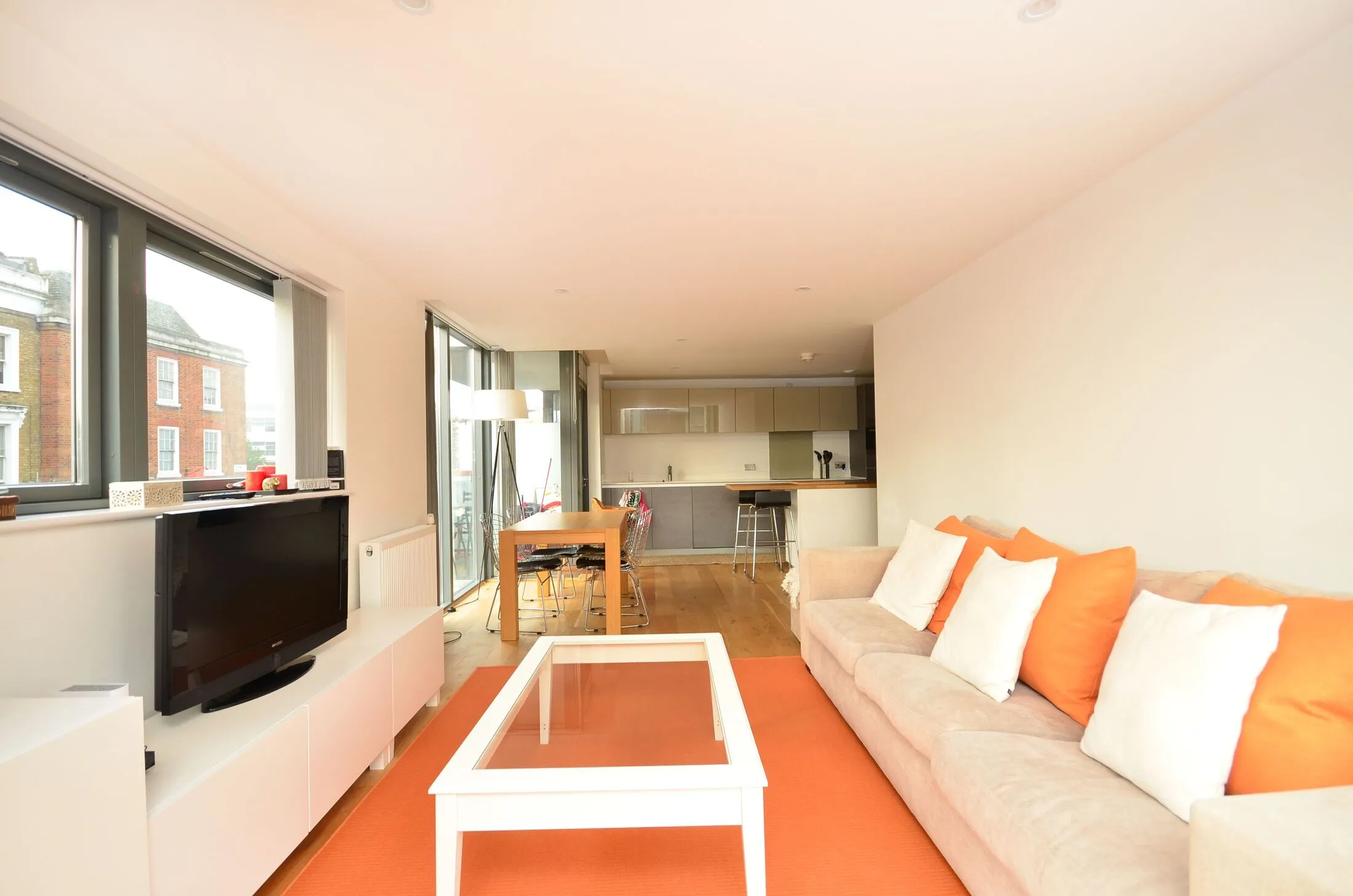 Flat Prebend Street in Greater London