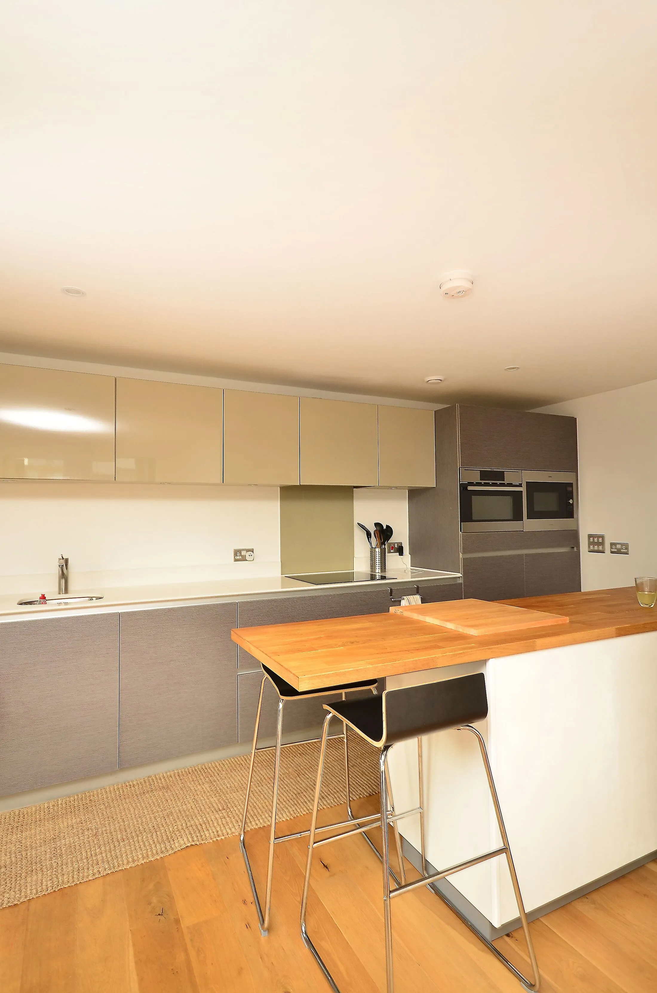 Flat Prebend Street in Greater London