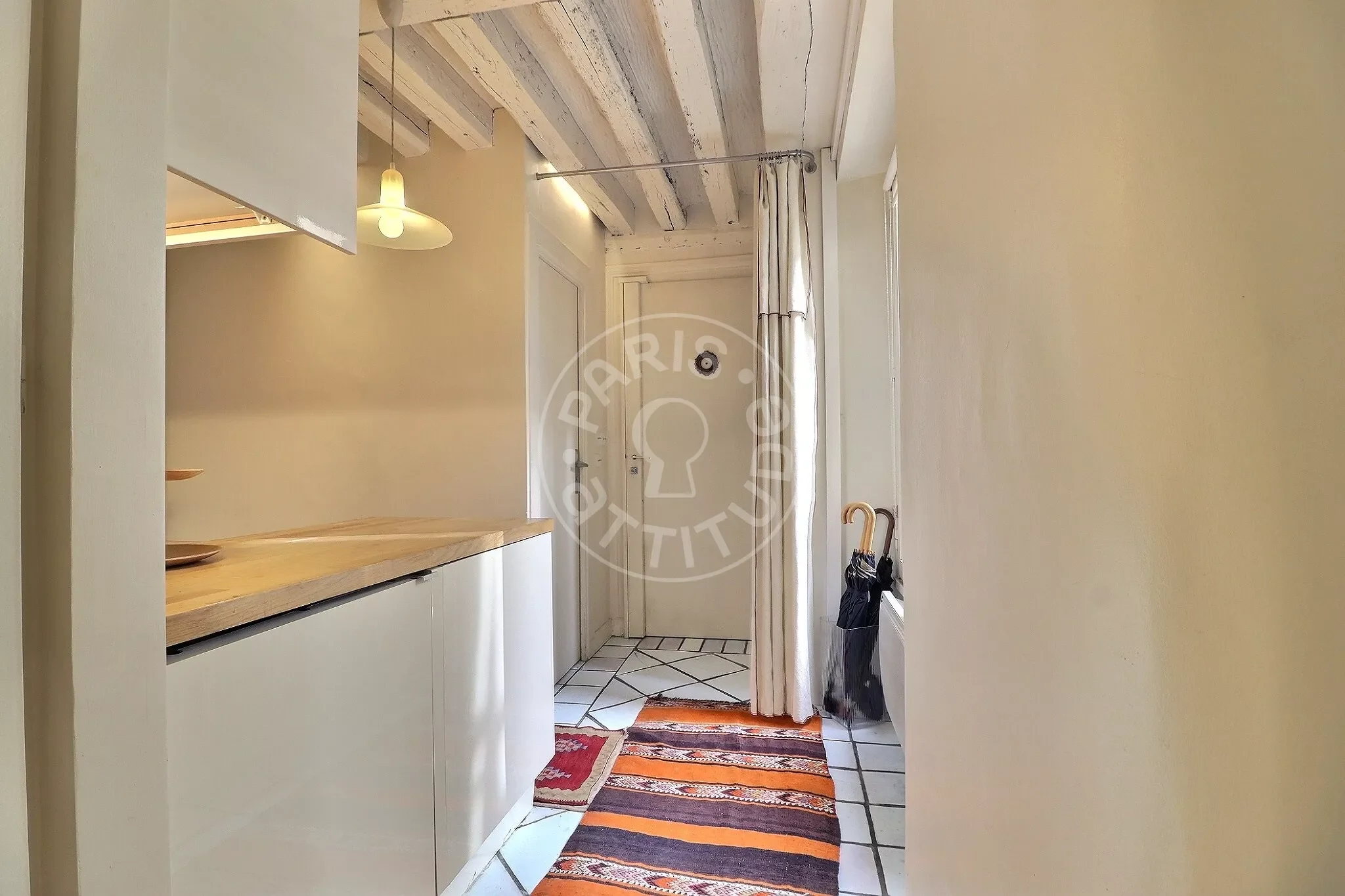 Flat Rue de Nesle in Paris