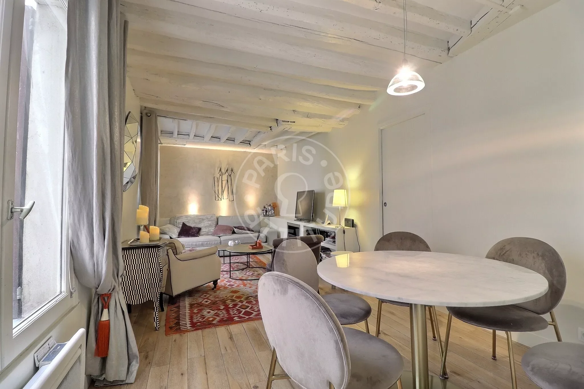 Flat Rue de Nesle in Paris